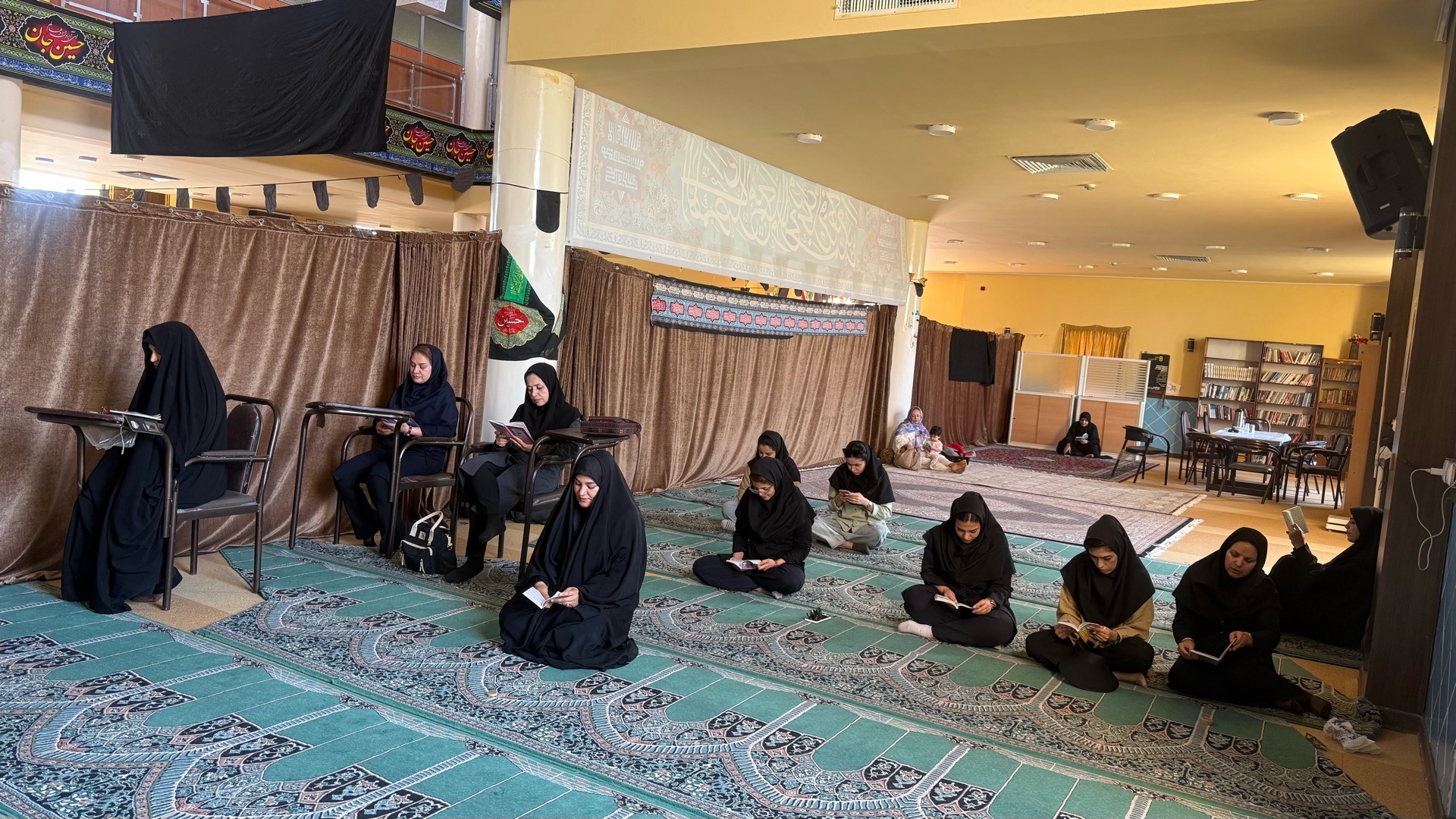 برگزاری آیین اقامه عزای حضرت سیدالشهدا(ع) در پردیس شهید دوران