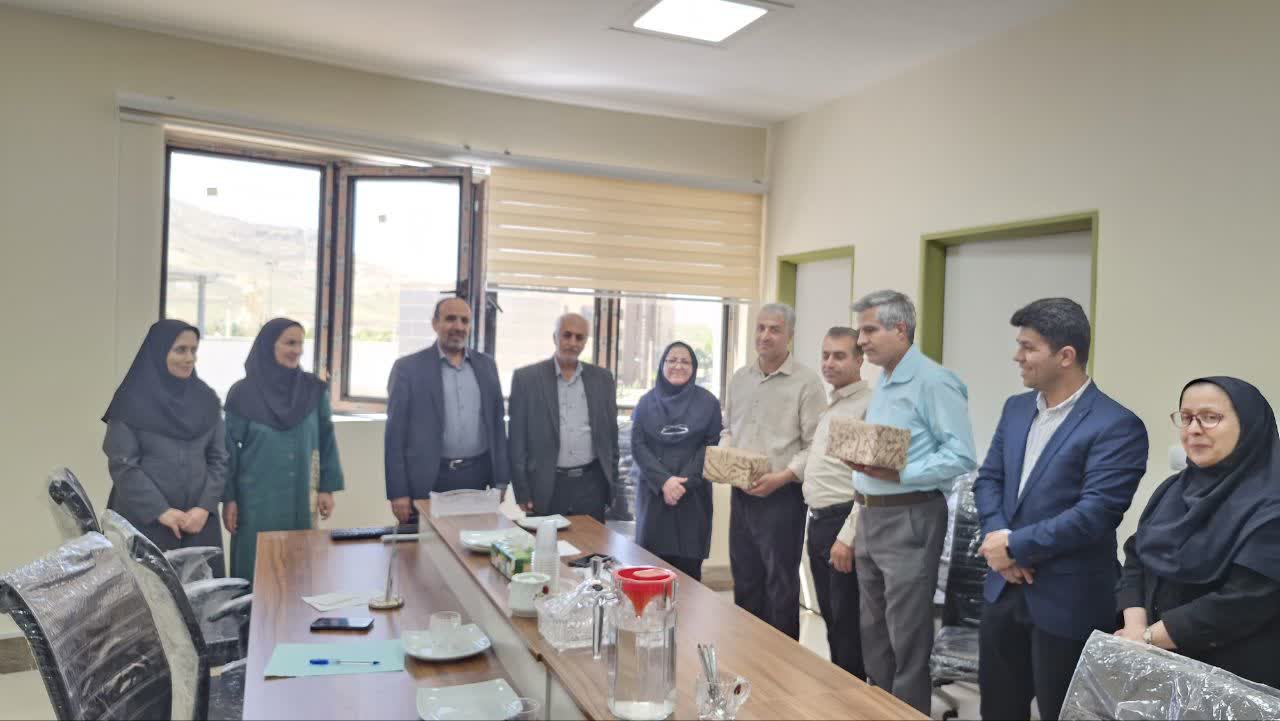 مراسم تقدیر از اساتید و کارکنان خدماتی دانشکده تغذیه و علوم غذایی