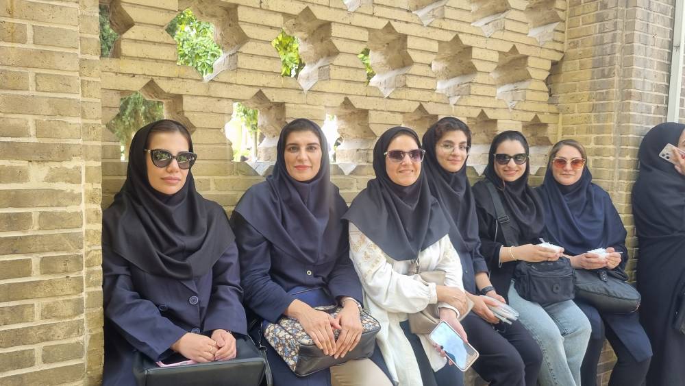 برگزاری برنامه بزرگداشت روز حافظ و بازدید از حافظیه با حضور همکاران دانشکده تغذیه
